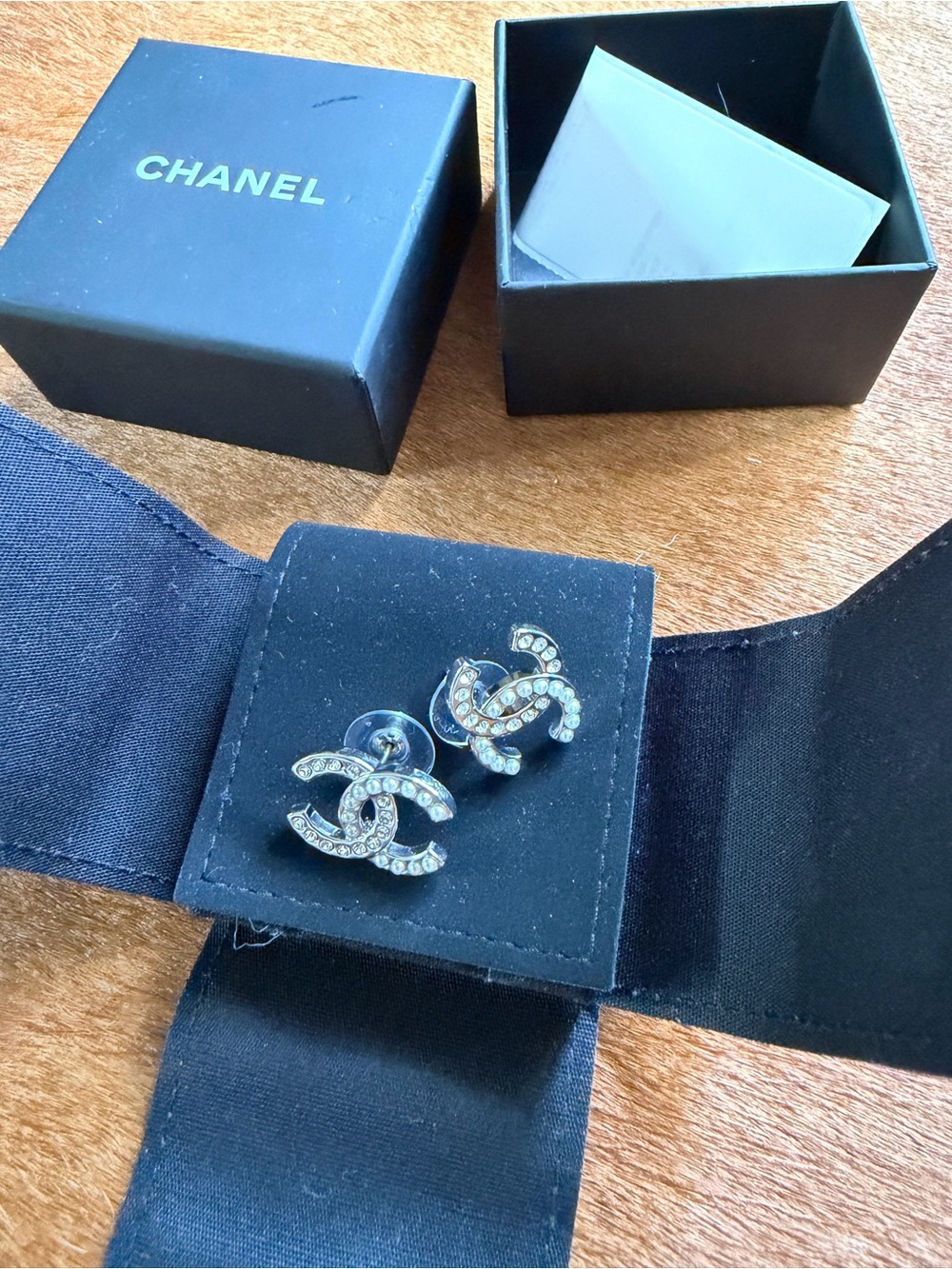 CHANEL Crystal CC Logo Earrings - Great collection - Picture 3 of 9